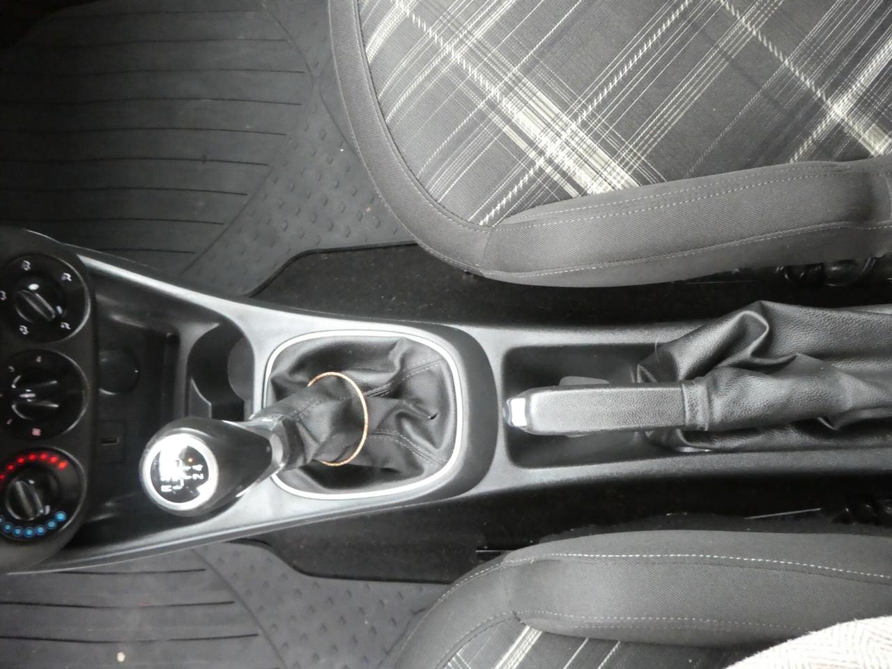 Opel Corsa 1.4 90CV GPL Tech 5 porte OK NEOPATENTATI