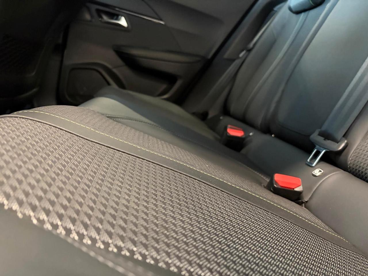 Peugeot 2008 GT motore elettrico 136 CV SPOTICAR