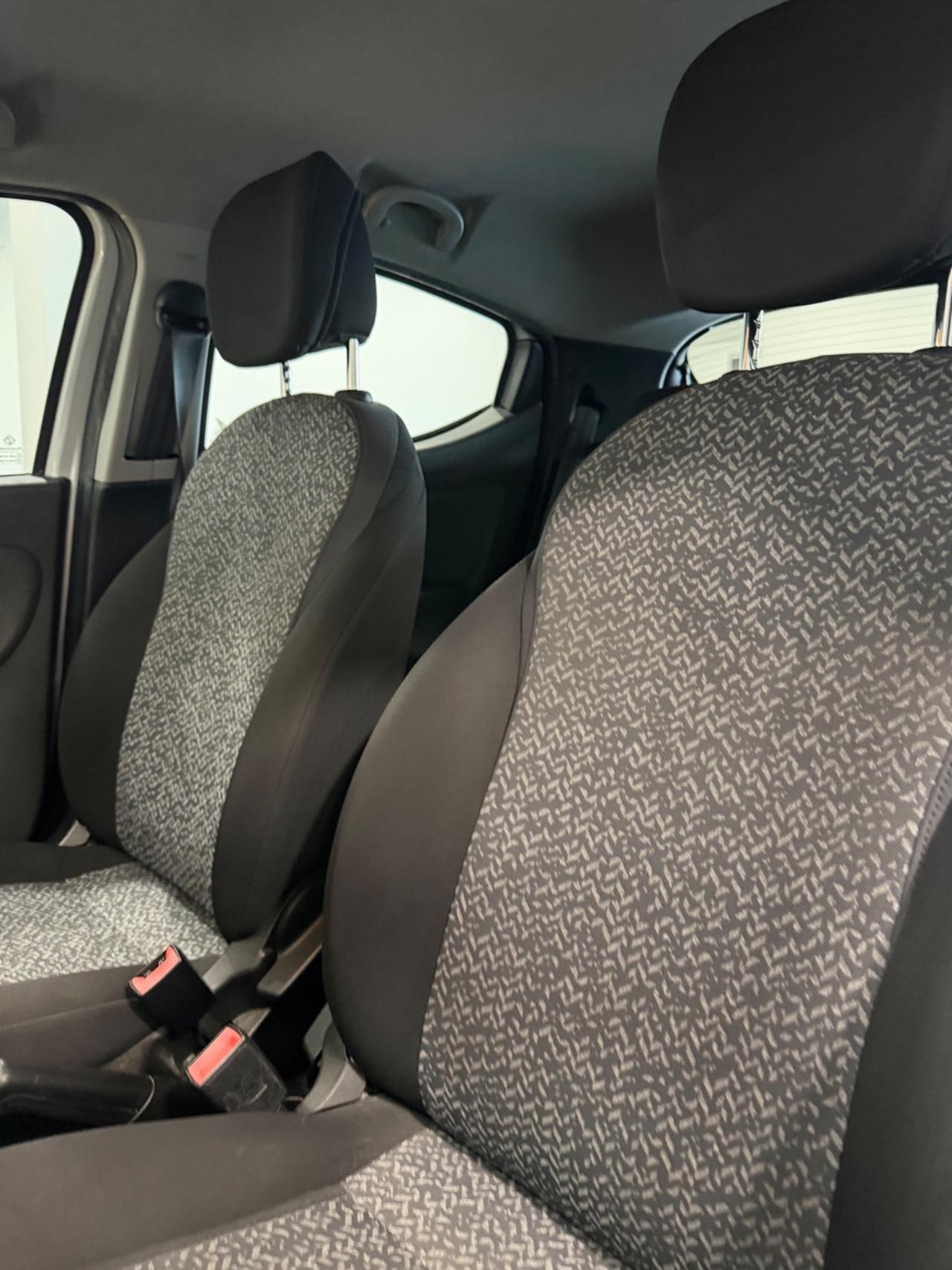 Lancia Ypsilon Elefantino Blu Gpl casa madre