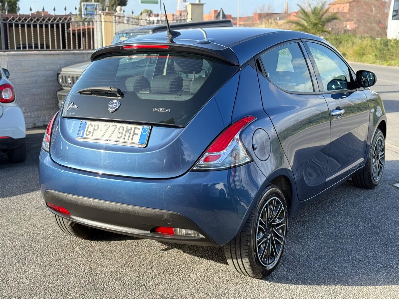 Lancia Ypsilon 1.0 FireFly Hybrid Silver Plus