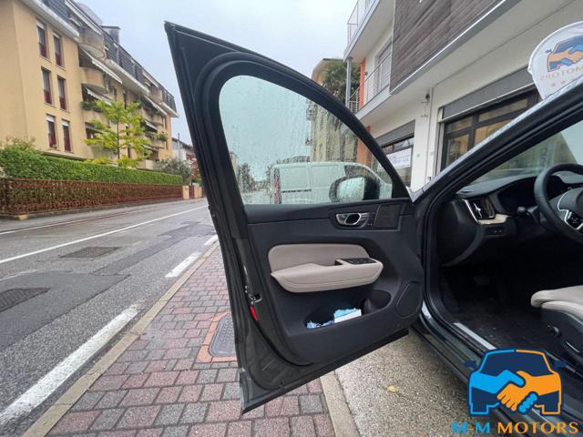 VOLVO XC60 T6 Plug-in hybrid AWD pari al nuovo