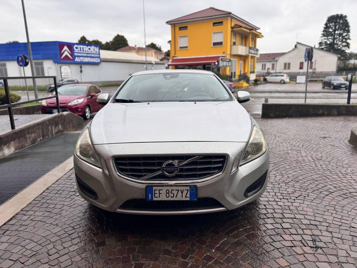 Volvo V60 I 2010 V60 2.0 D3 Summum