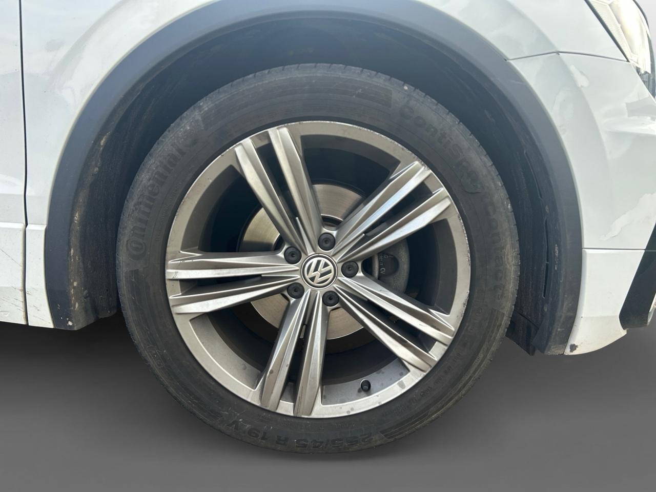 Volkswagen Tiguan 1.6 TDI SCR Sport R-Line