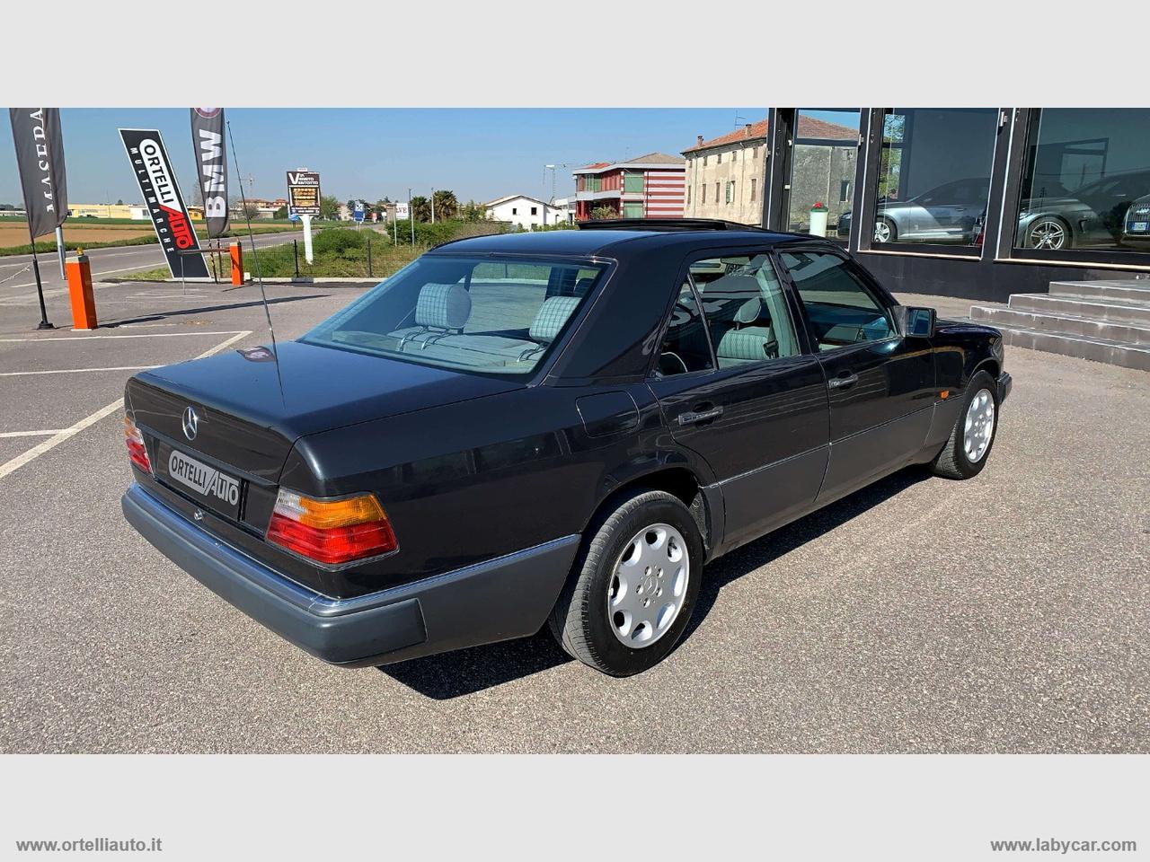 MERCEDES-BENZ 200 E DA COLLEZIONE