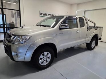 TOYOTA Hilux 2.5 D-4D 4WD Extra Cab UNICOPROPIETARIO