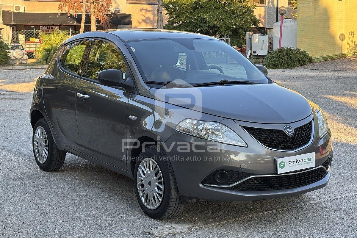 LANCIA Ypsilon 0.9 TwinAir 85 CV 5 porte Metano Ecochic Silver