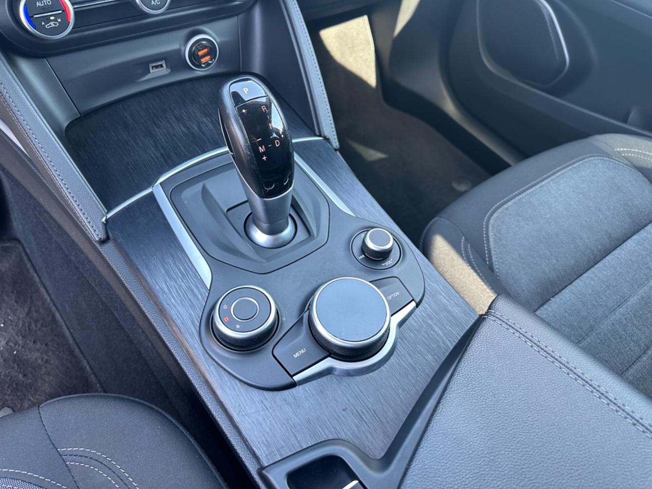 Alfa Romeo Stelvio 2.2 190 CV AT8/Navi/Retro/UniPro