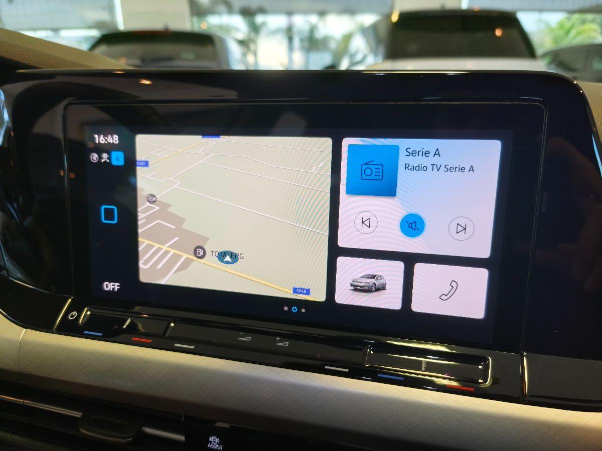 VOLKSWAGEN Golf 8 2.0 TDI Luci Ambient-Cockpit