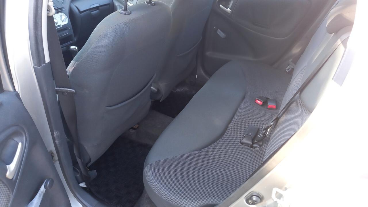 Toyota Yaris 1.0I 16v (Neopatentati)