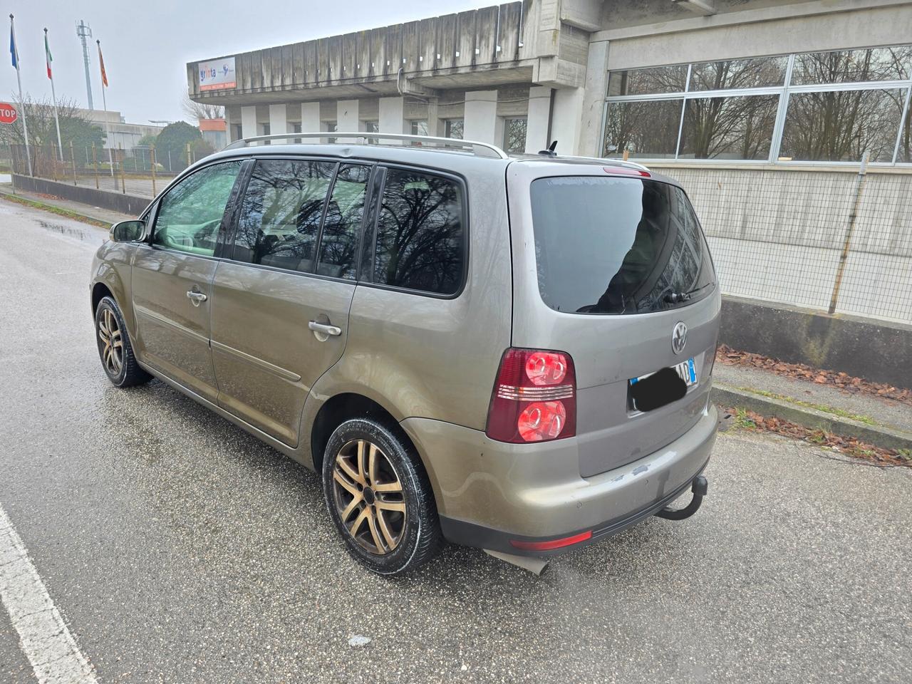 Volkswagen Touran 2.0 Metano 7 Posti GANCIO TRAINO