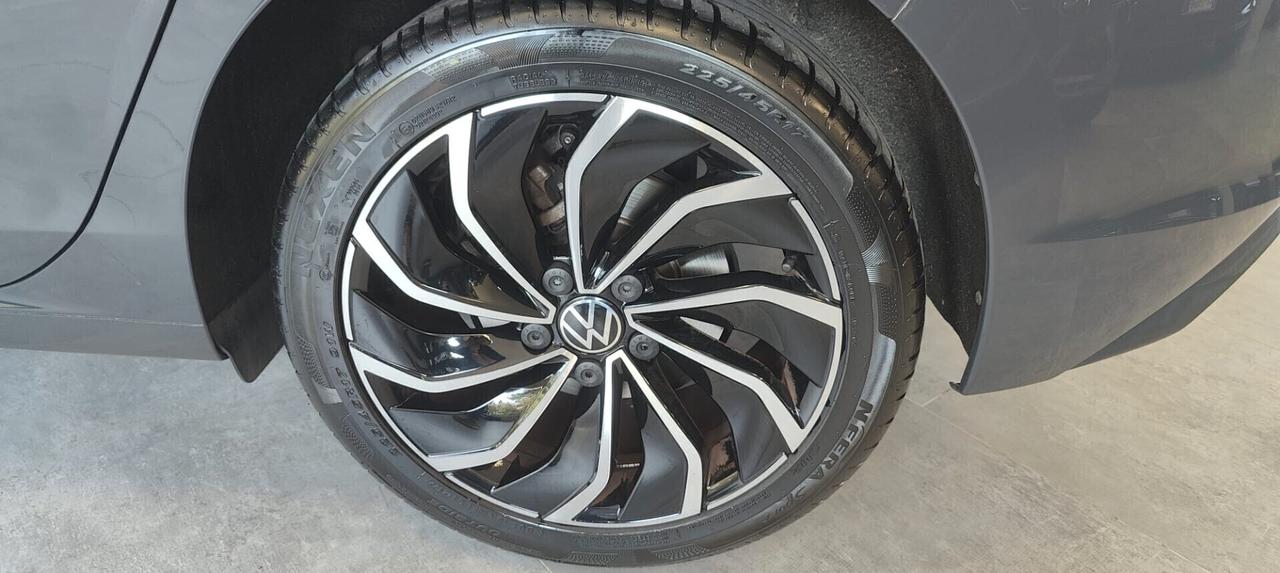 Volkswagen Golf 1.0 eTSI EVO DSG Life