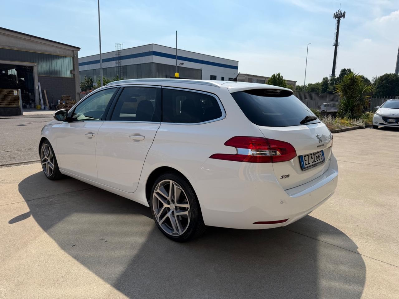 Peugeot 308 BlueHDi 120 S&S EAT6 SW Allure