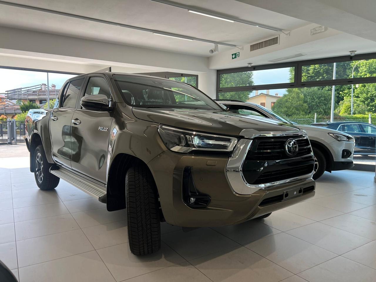 Toyota Hilux 2.8 D-4D A/T 4WD 48V 4 porte Double Cab Executive