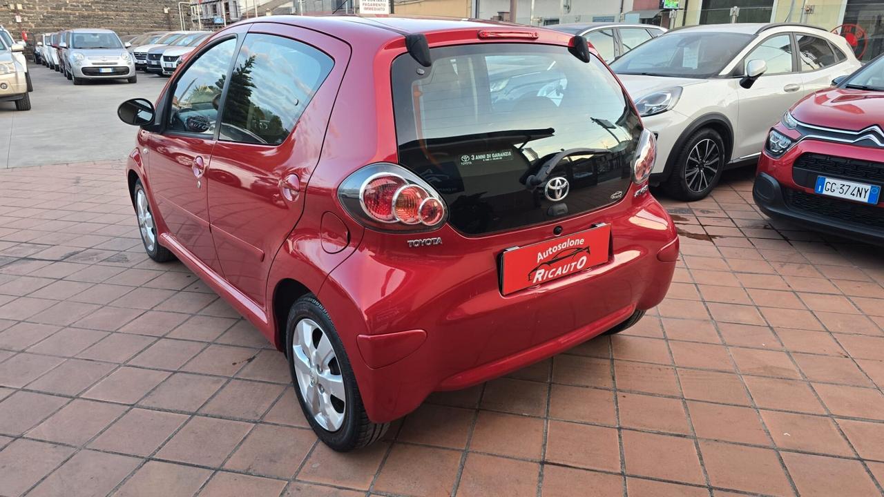 Toyota Aygo 1.0 12V VVT-i 5 porte Sol Connect Red Edition