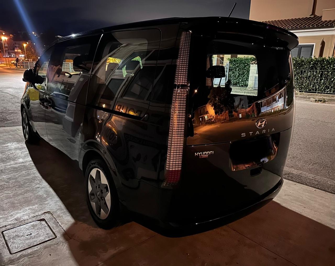 Hyundai Staria 2.2 AT 2WD 9 posti Wagon