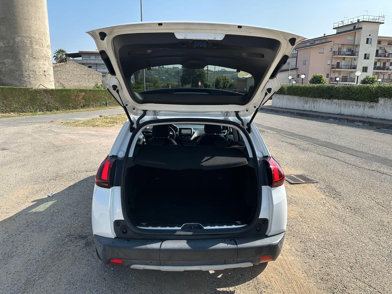 Peugeot 2008 BlueHDi 100 S&S Black Matt