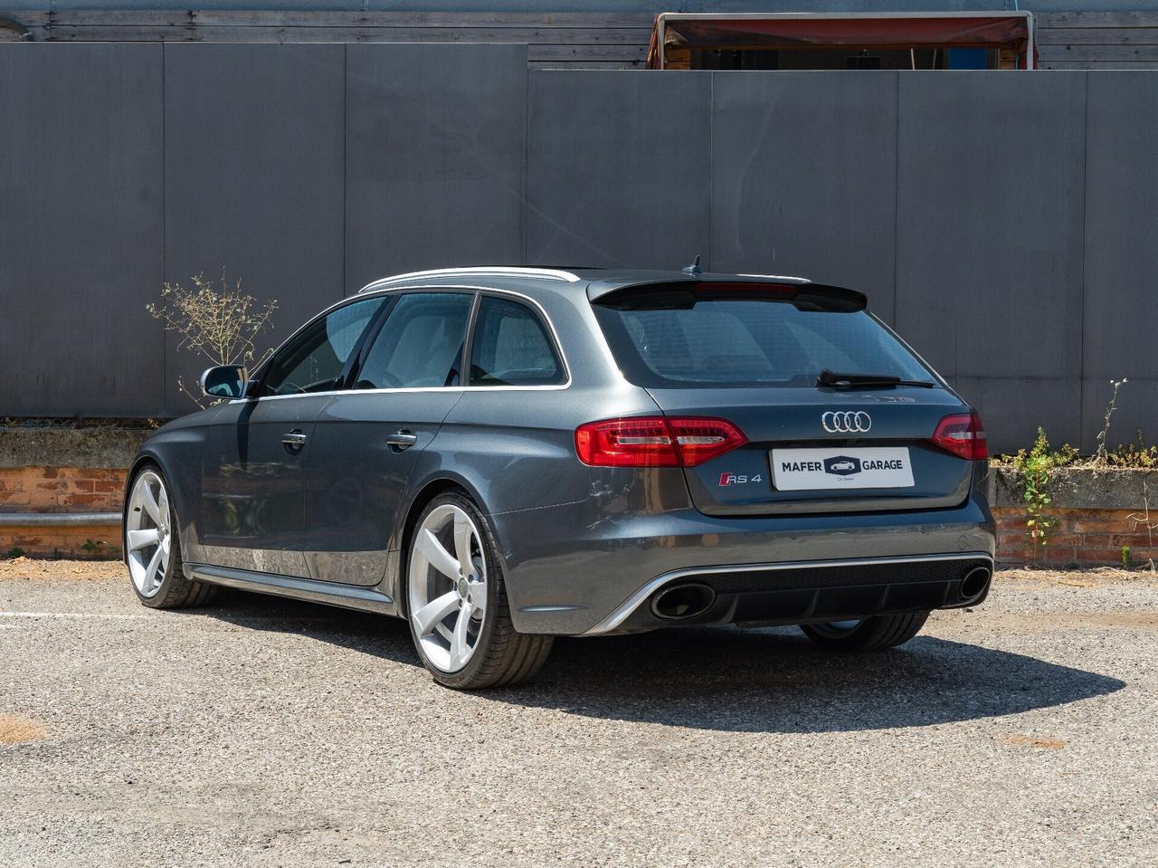 Audi A4 RS 4 Avant 4.2 V8 FSI quattro S tronic