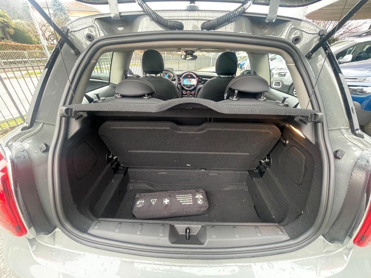 Mini IV F56 3p 1.5 Essential auto Full. 11.000 KM !!