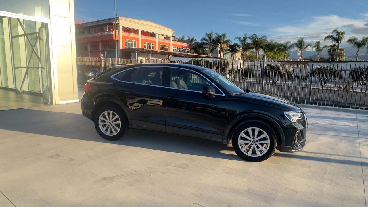Audi Q3 35 TDI S tronic Business