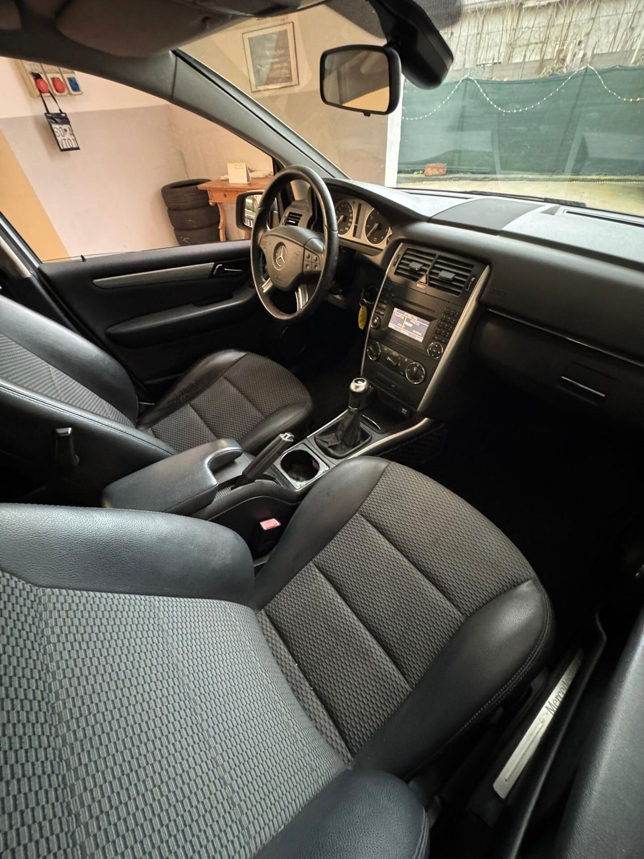 Mercedes-benz B 180 Per neopatentati