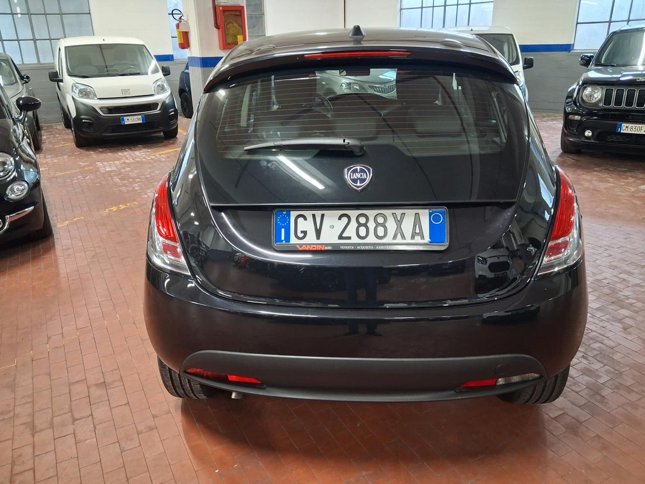 Lancia Ypsilon 1.0 FireFly 5 porte S&S Hybrid Silver