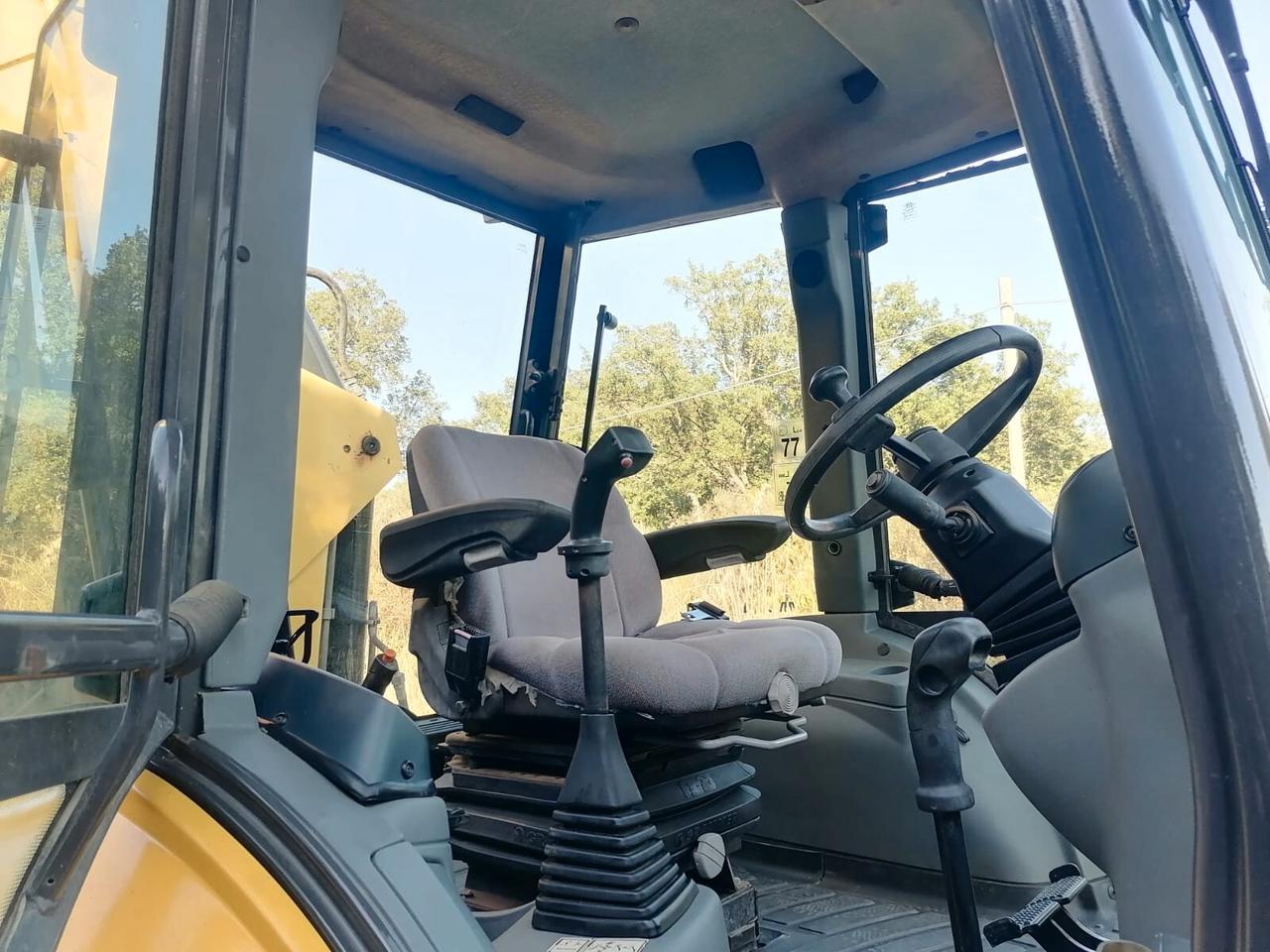 Terna Seminuova New-Holland LB110 B