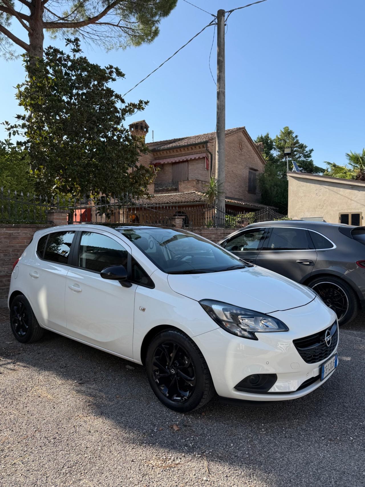 Opel Corsa 1.2 5 porte Black Edition