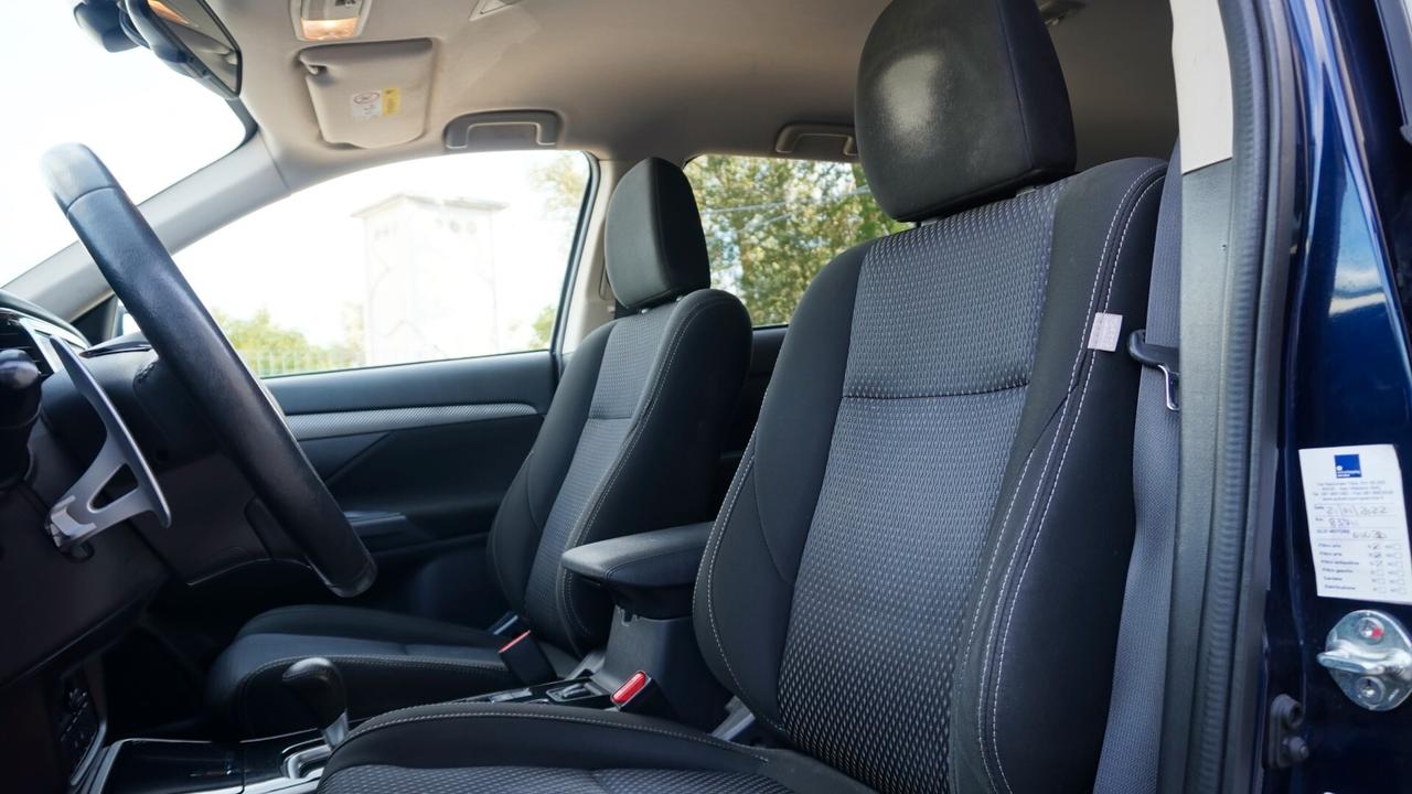 Mitsubishi Outlander 2.2 DI-D 4WD Intense