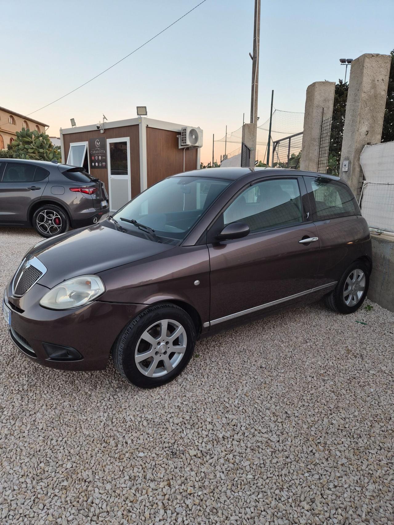 Lancia Ypsilon 1.4 Platino