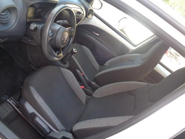 Toyota Aygo X 1.0 VVT-i 72 CV 5 porte Active km 13.000 NESSUN VINCOLO DI FINANZIAMENTO