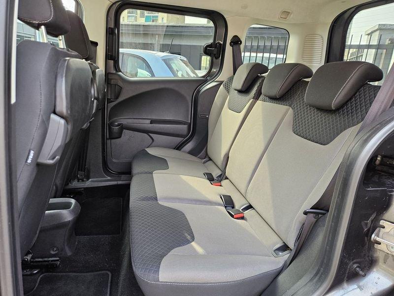 Ford Tourneo Courier 1.5 TDCI 95CV Titanium
