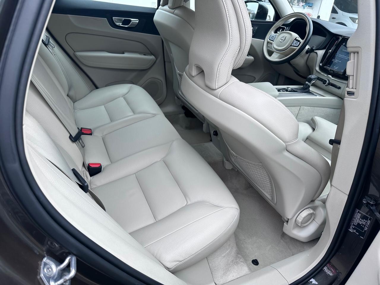 Volvo XC 60 D4 AWD Geartronic Inscription*EURO6*PELLE*NAVI