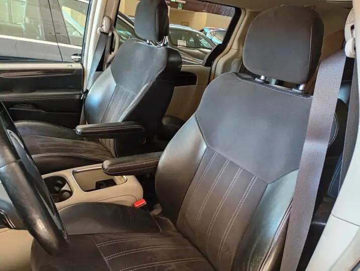 Lancia Voyager 2.8 Turbodiesel Silver 177 CV