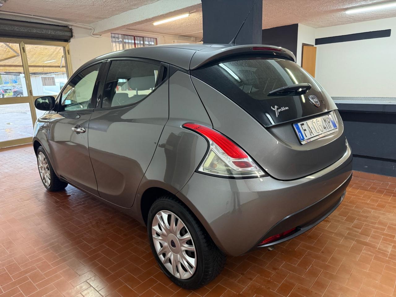 Lancia Ypsilon 1.2 69 CV 5 porte Gold