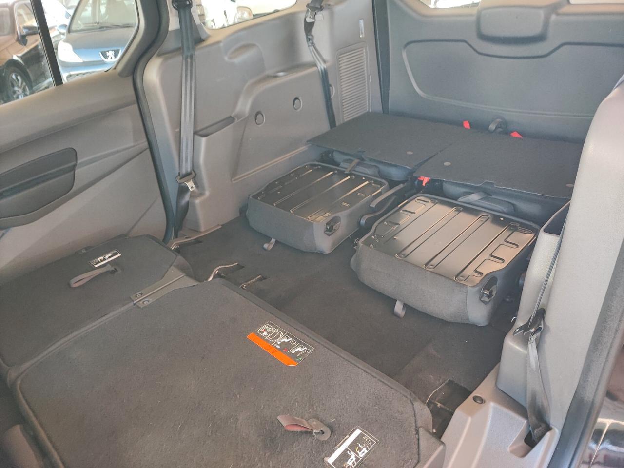 Ford Grand Tourneo Gancio Traino 7 Posti Euro 6