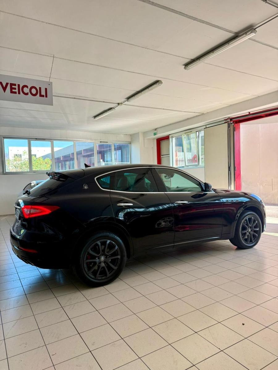 MASERATI - Levante - V6 Diesel 275 CV AWD Nerissimo