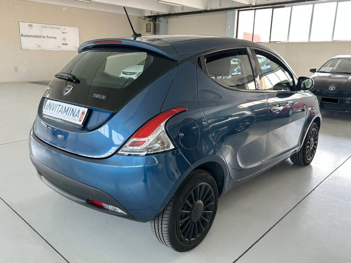 Lancia Ypsilon 1.0 FireFly 5 porte S&S Hybrid Ecochic Silver