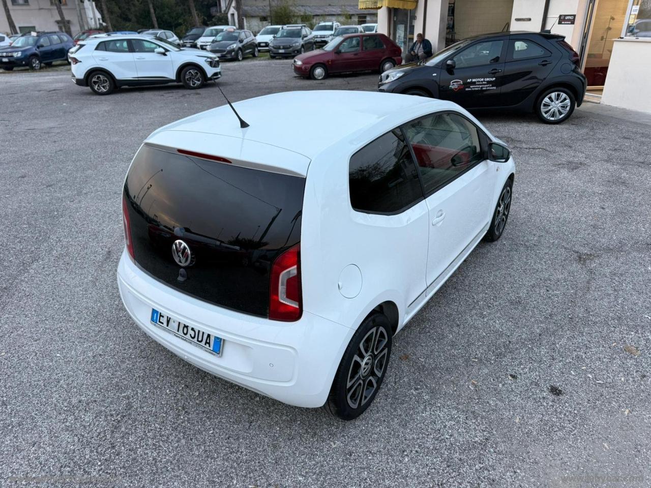 VOLKSWAGEN 1.0 75 CV 5p. high up!