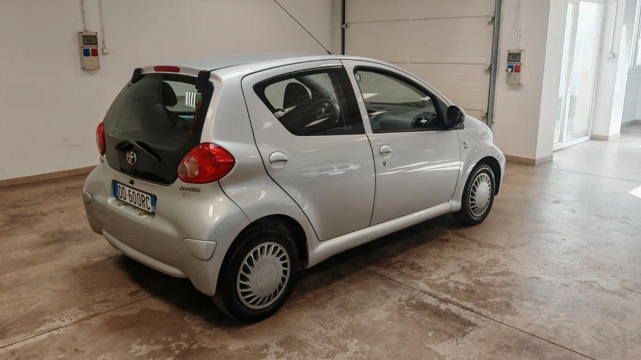 Toyota Aygo 1.0 12V VVT-i 5P Sol
