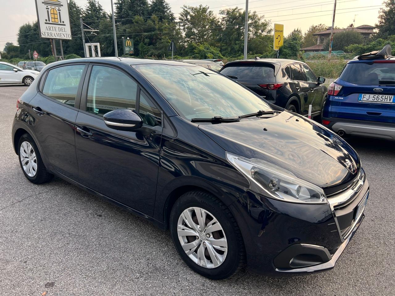 Peugeot 208 2015 5p 1.2 puretech Allure 82cv*82000km*OK NEOPAT