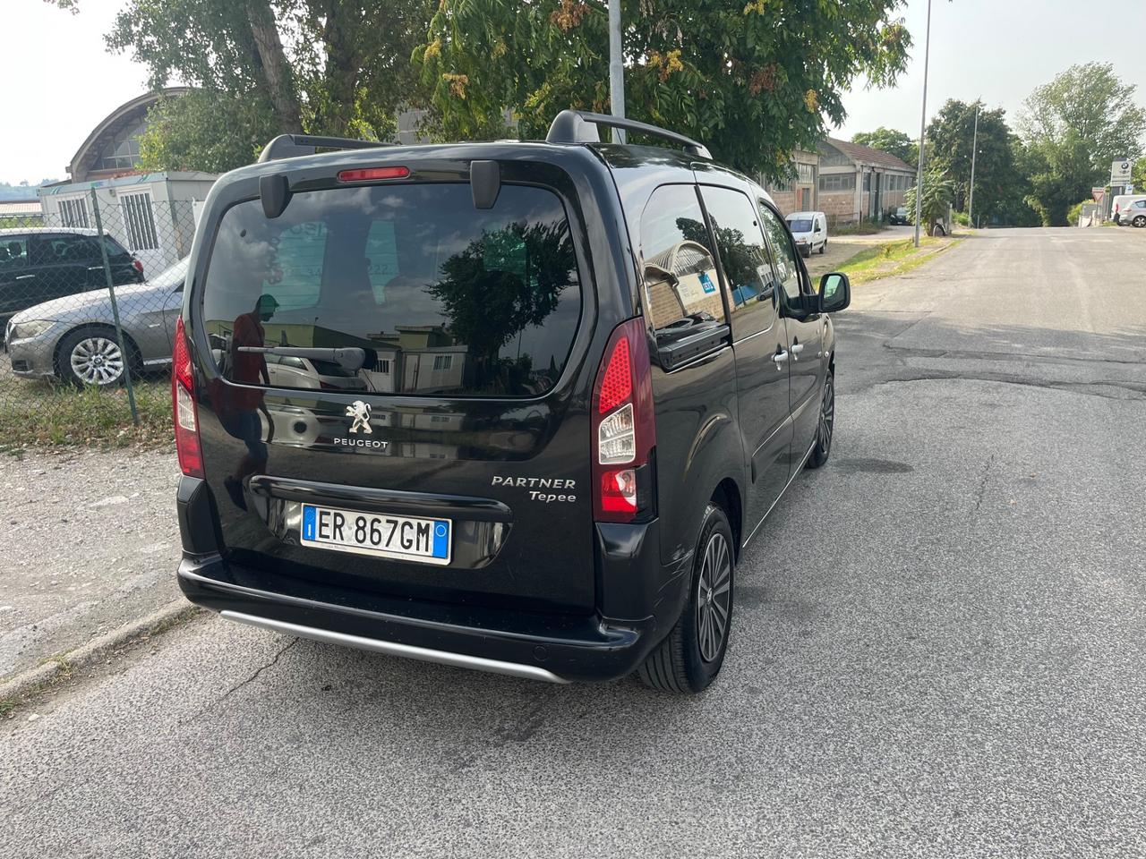 Peugeot Partner Tepee 1.6 HDi 92CV Outdoor 2013
