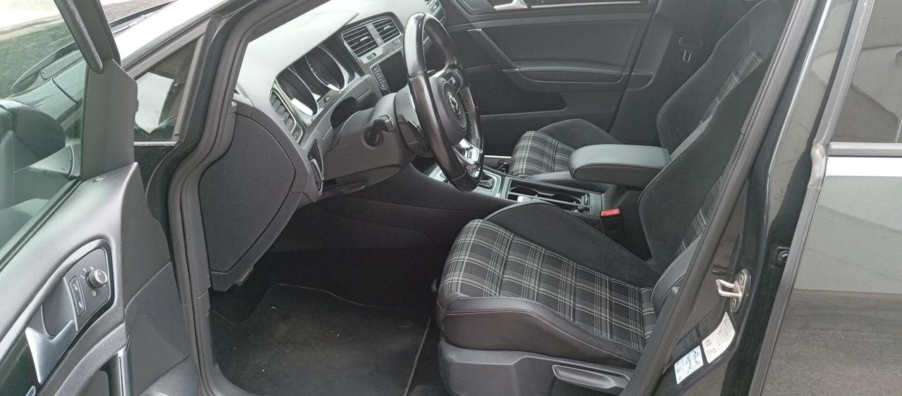 Volkswagen Golf GTD 2.0 TDI DSG 184 CV
