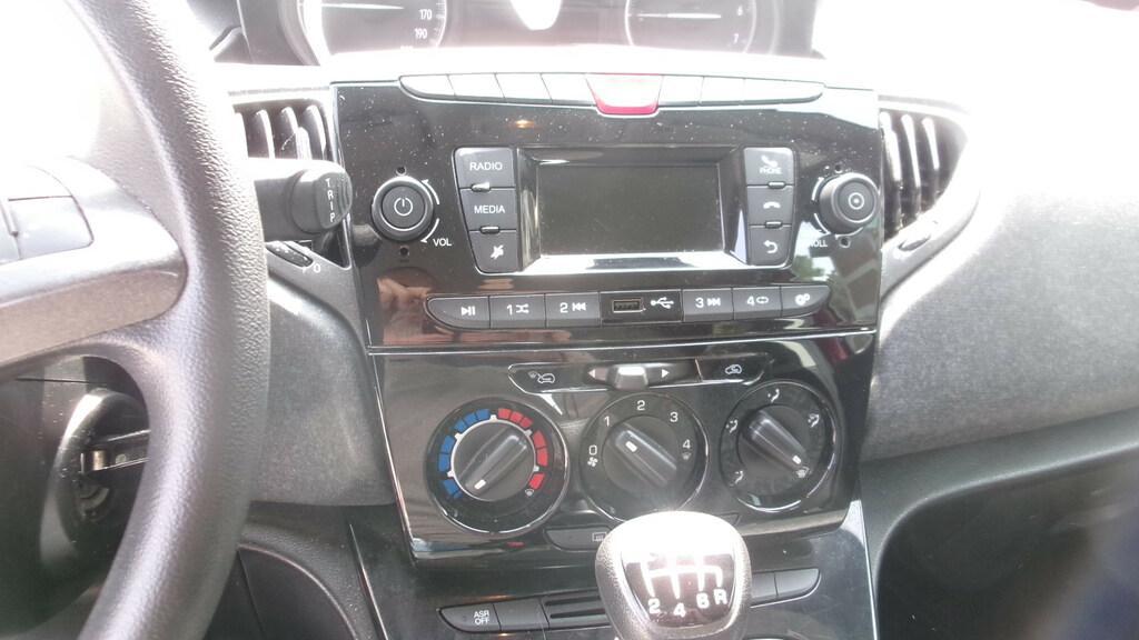 Lancia Ypsilon 5 Porte 1.0 FireFly Hybrid Silver