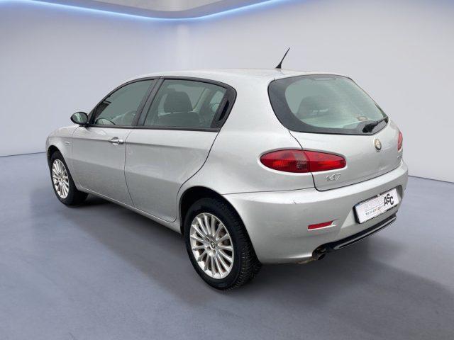 ALFA ROMEO 147 1.6 BENZ 105 CV 5 porte ADATTA A NEOPATENTATI