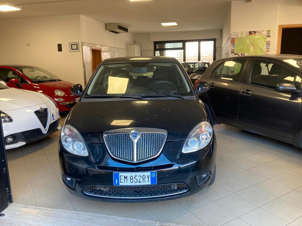 Lancia Ypsilon 1.2 69 CV Unyca