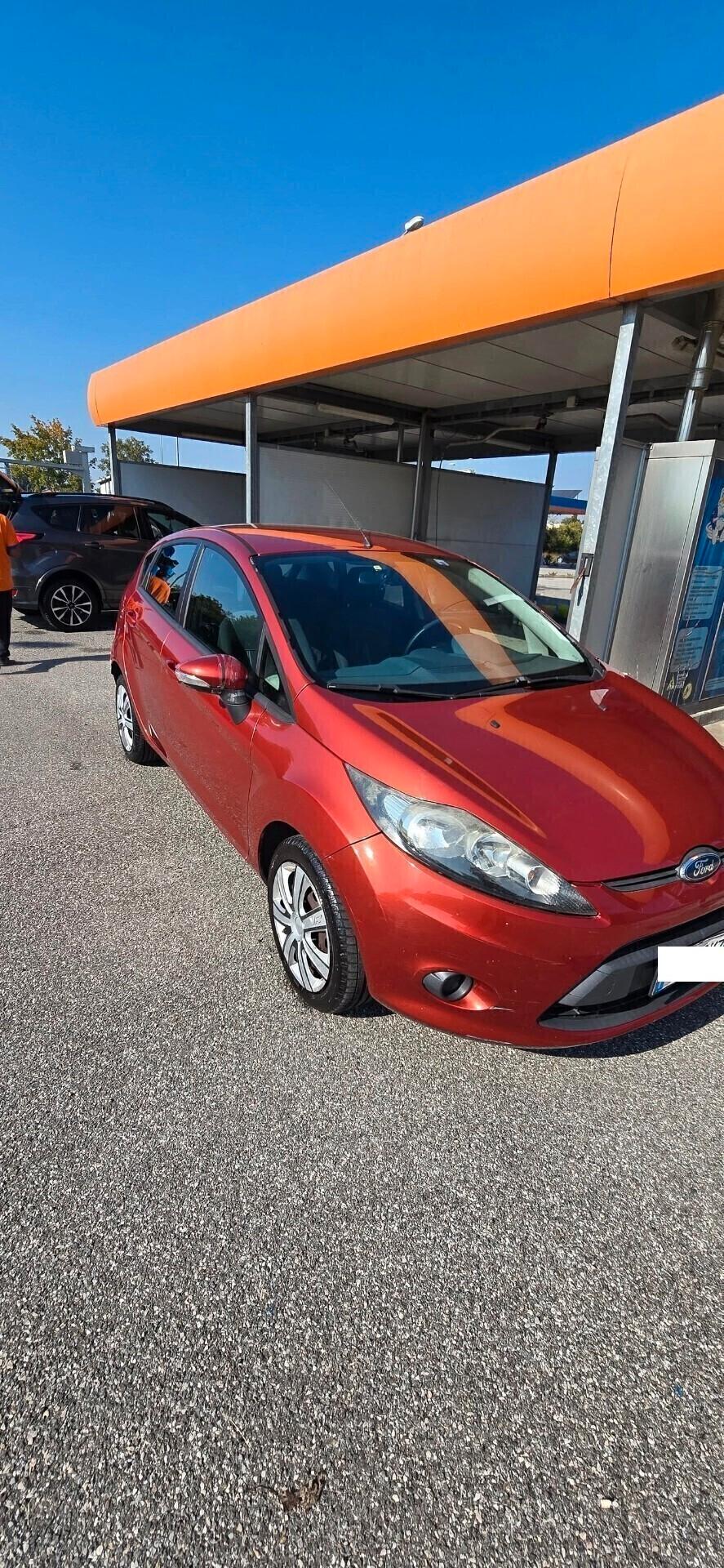 Ford Fiesta 1.2 82 CV 5 porte Titanium OK neo patentati