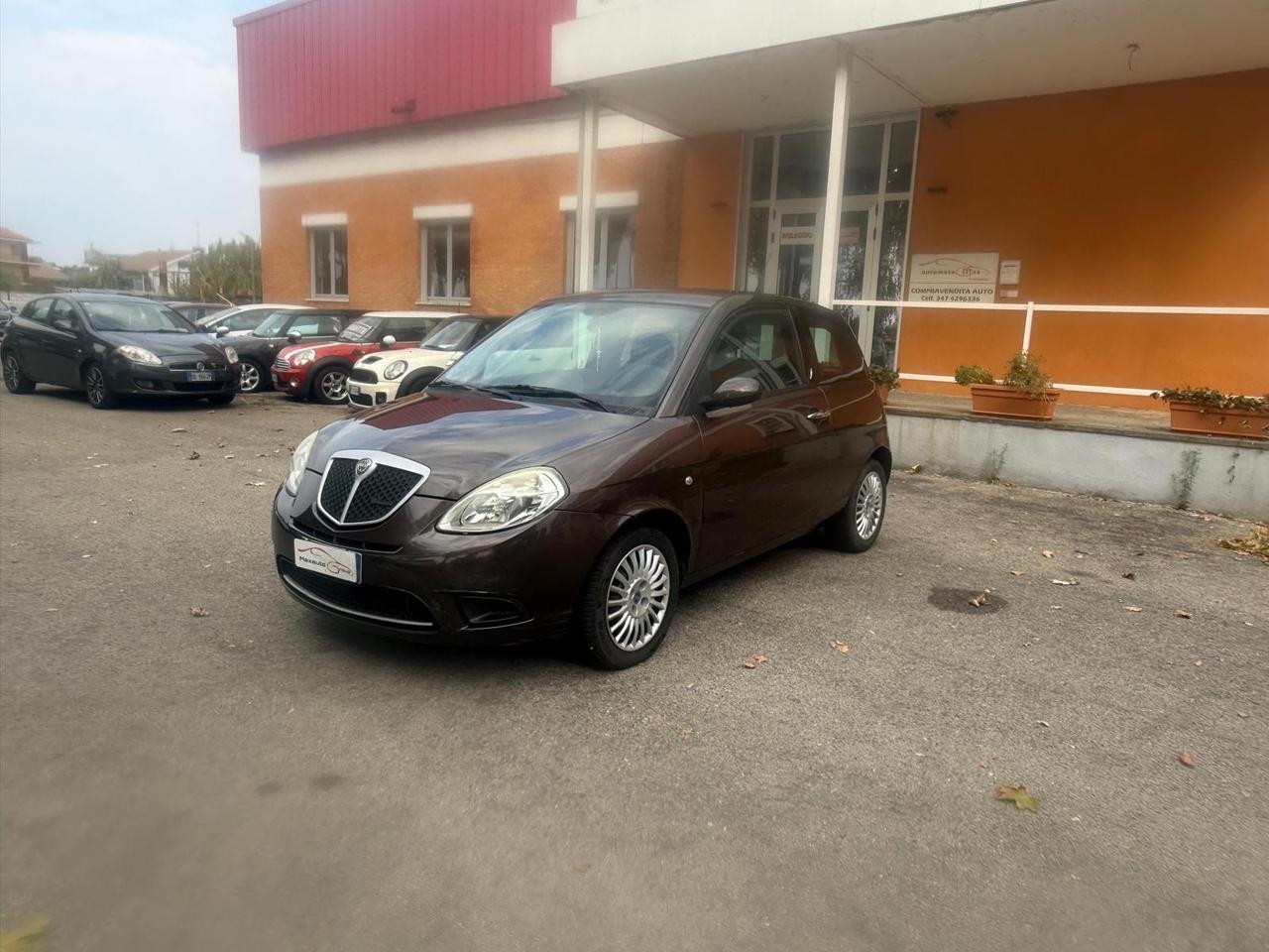 Lancia Ypsilon 1.3 MJT 75 CV Oro