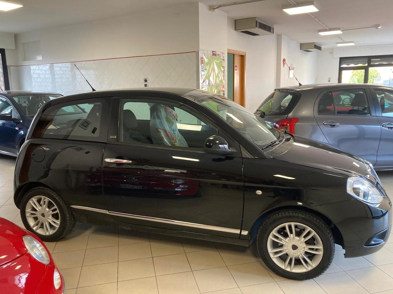Lancia Ypsilon 1.2 69 CV Unyca