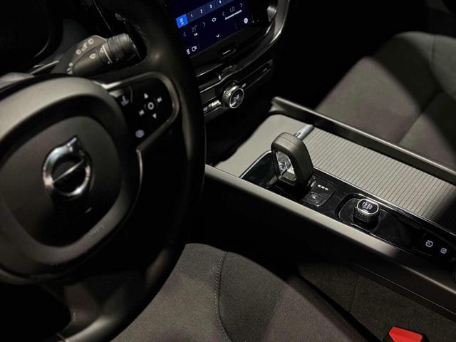 VOLVO XC60 B4 (d) Geartronic Momentum Pro