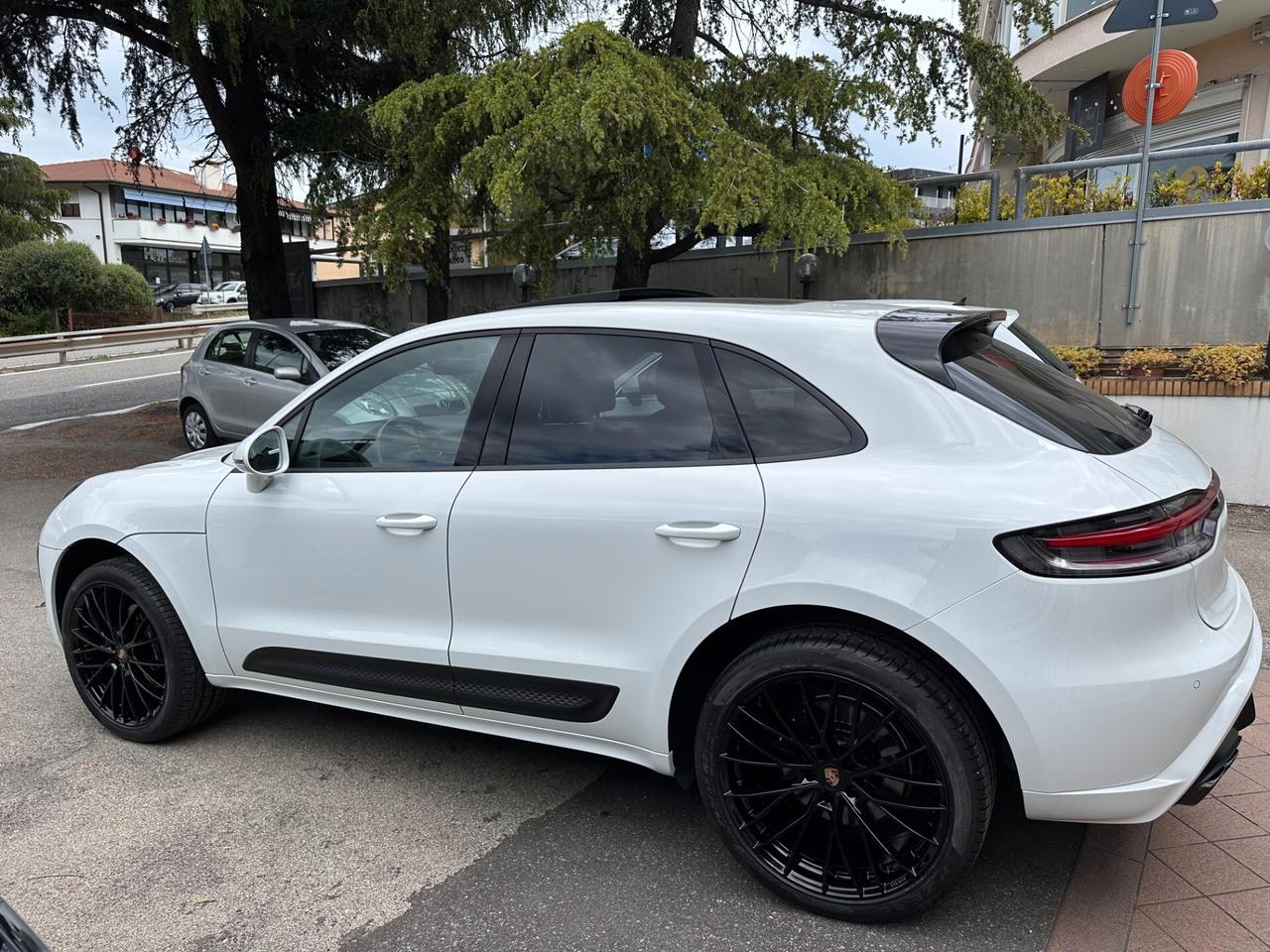 Porsche Macan 2.0 265cv TETTO PANORAMICO / R21 / CAMERA / APPLE CARPLAY